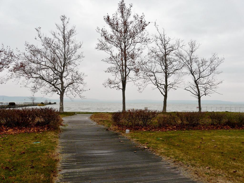 Gemini Superior Apartman & Yacht Balatonlelle Extérieur photo